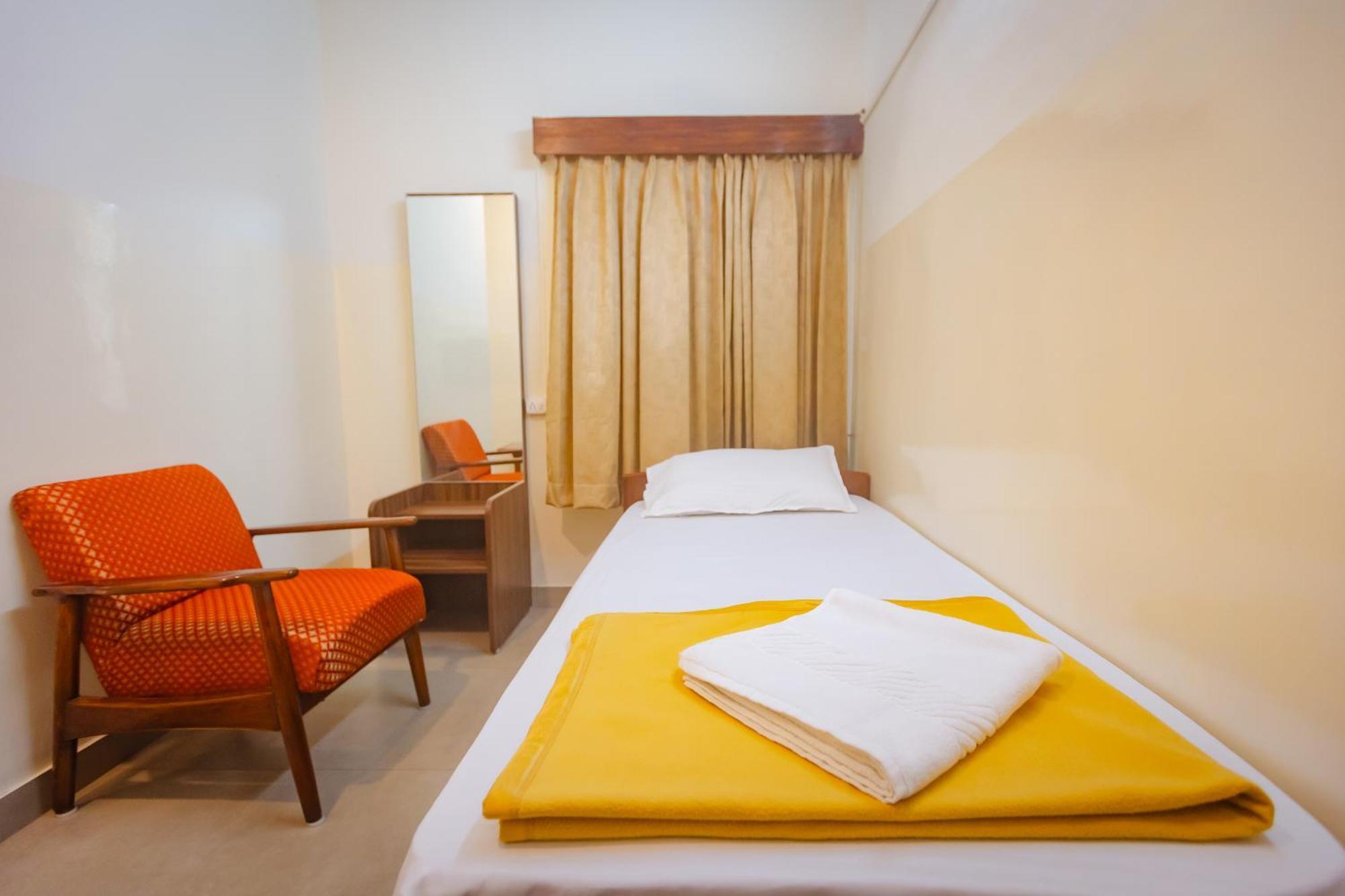 Sri Ramakrishna Hotel Бенґалуру Екстер'єр фото