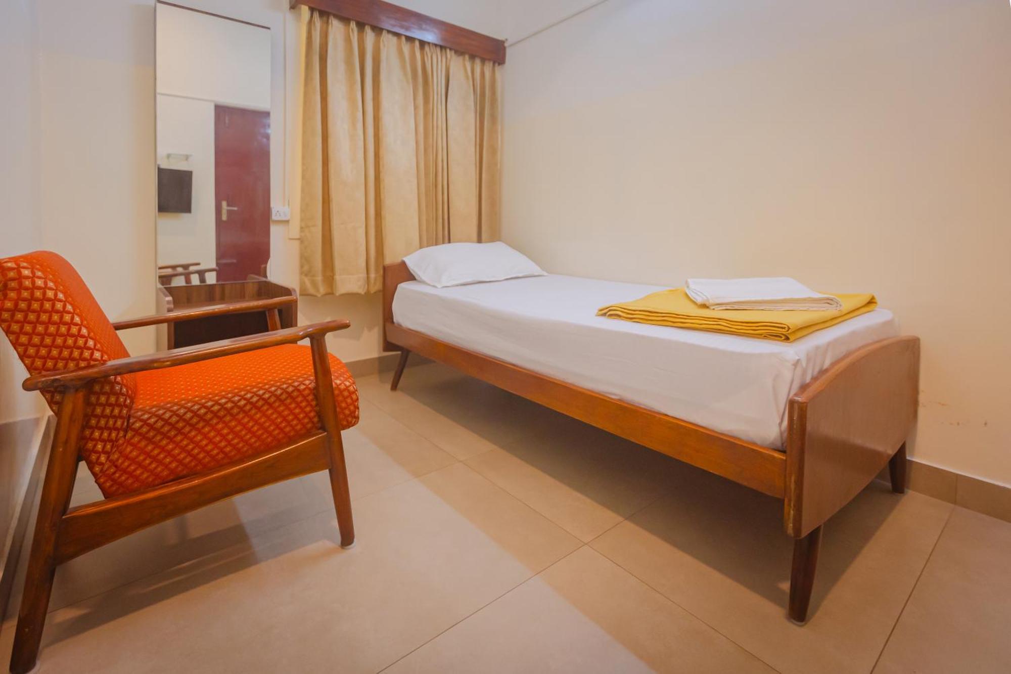 Sri Ramakrishna Hotel Бенґалуру Екстер'єр фото